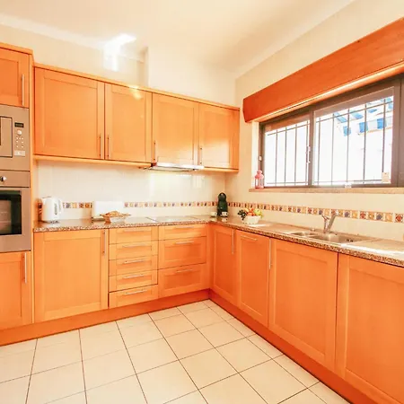 Villa In Albufeira Near Praia Dos Pescadores * Albufeira